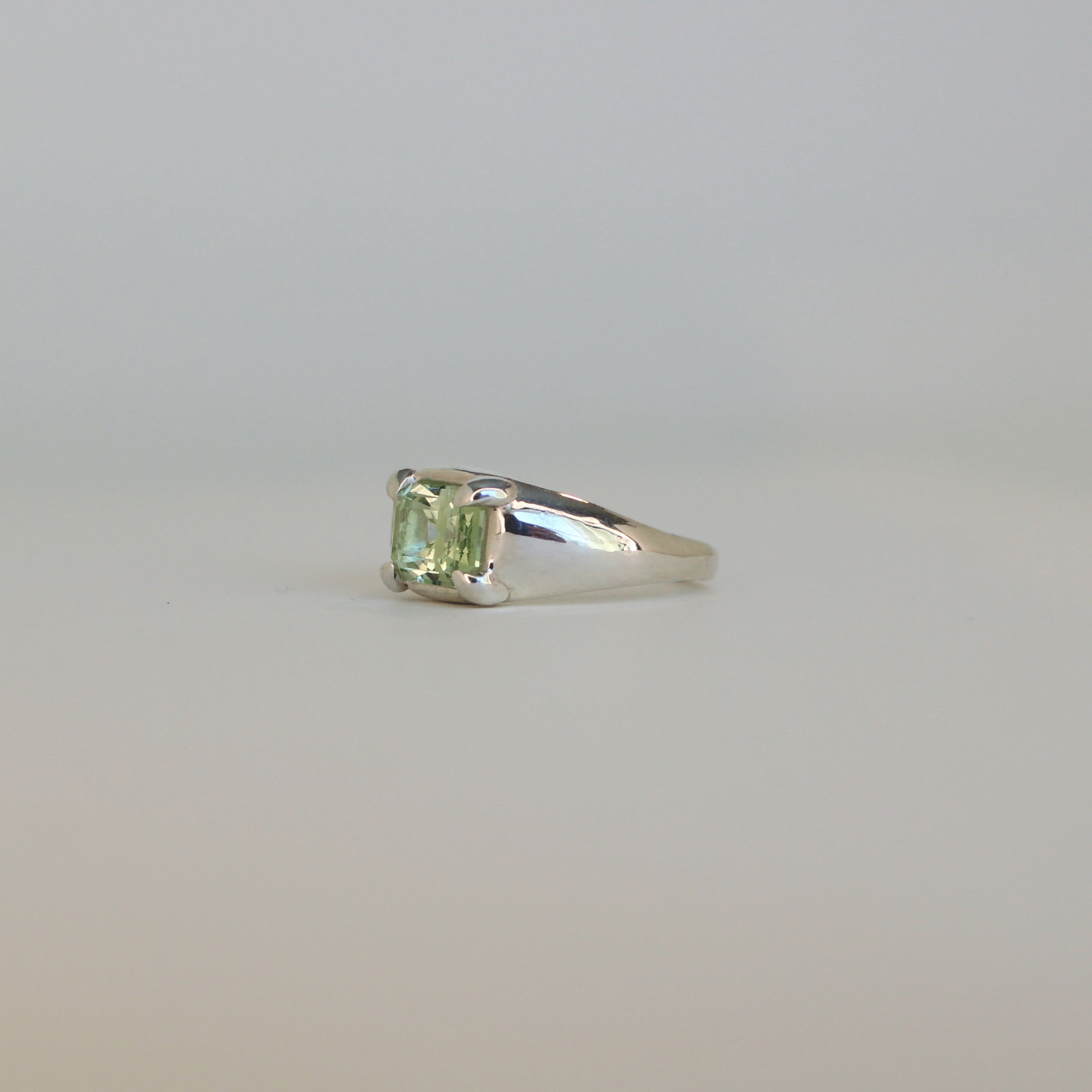 Mesa Pinky Ring - Lime Tourmaline