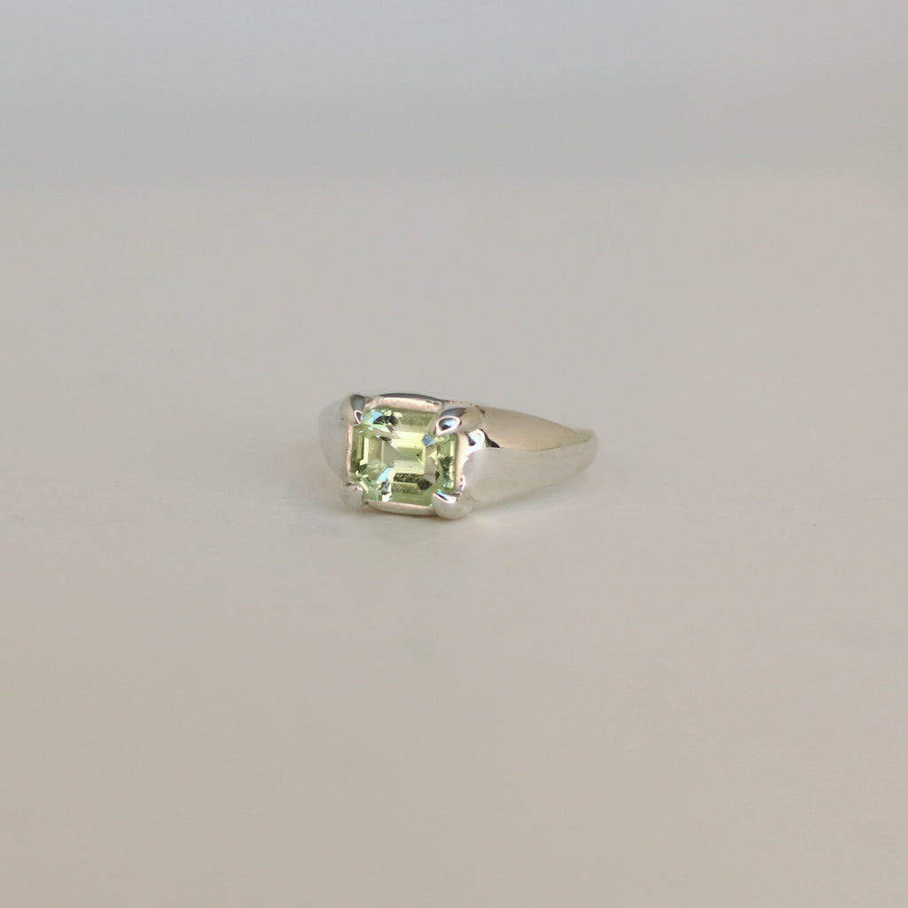 Mesa Pinky Ring - Lime Tourmaline