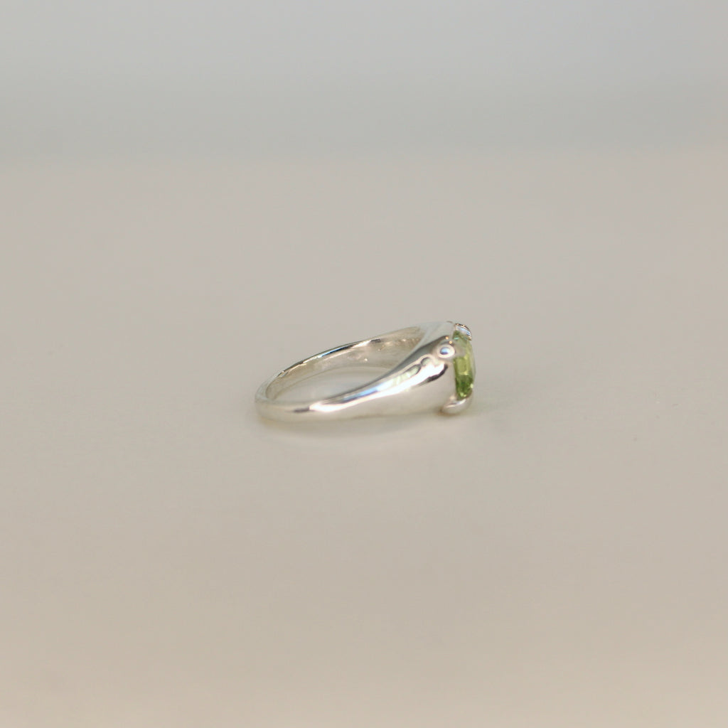 Mesa Pinky Ring - Lime Tourmaline
