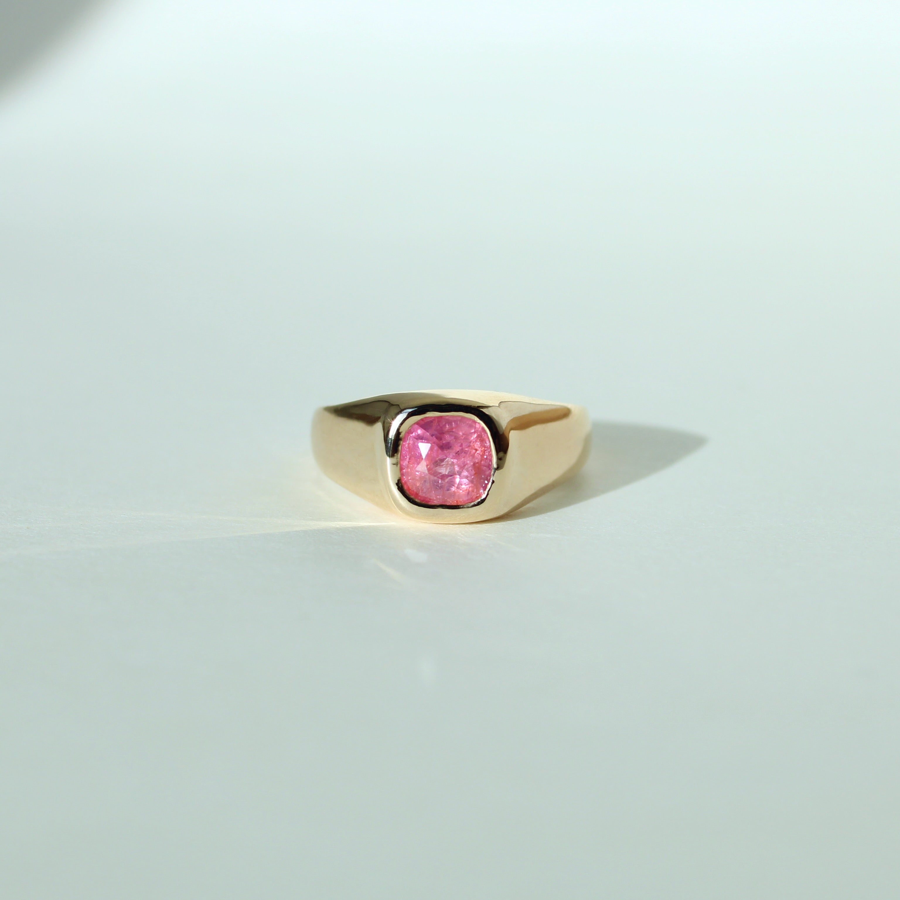 Aurora Sapphire Gold Ring
