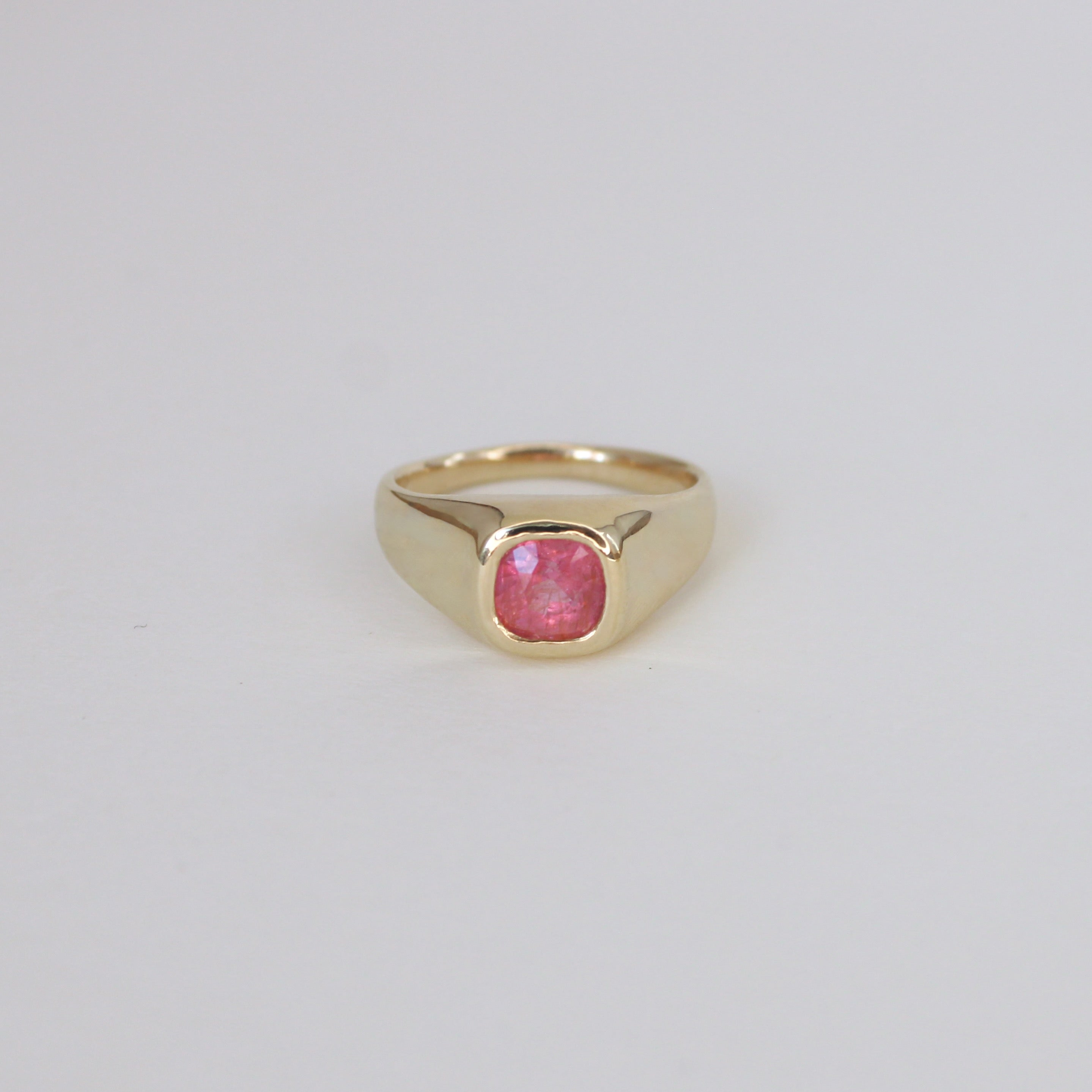 Aurora Sapphire Gold Ring
