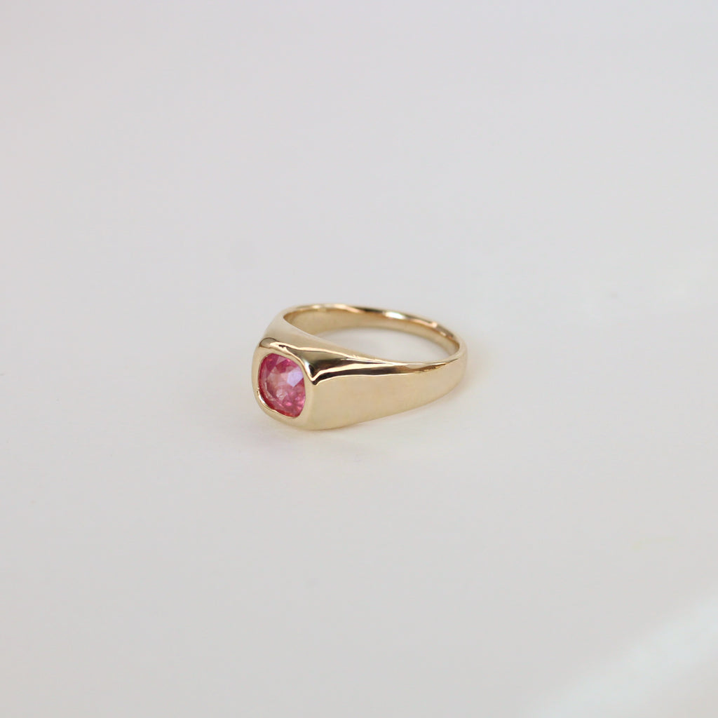 Aurora Sapphire Gold Ring