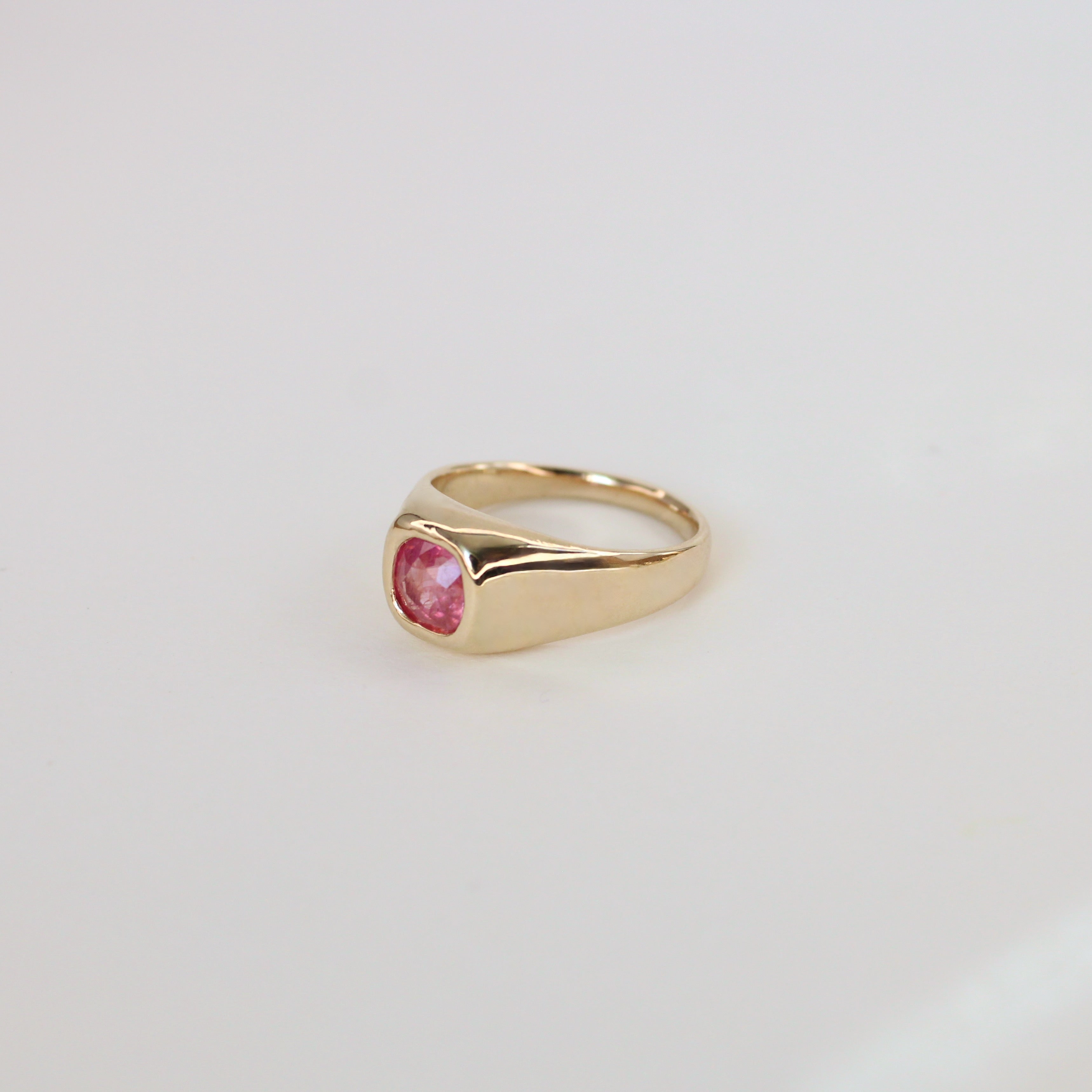 Aurora Sapphire Gold Ring