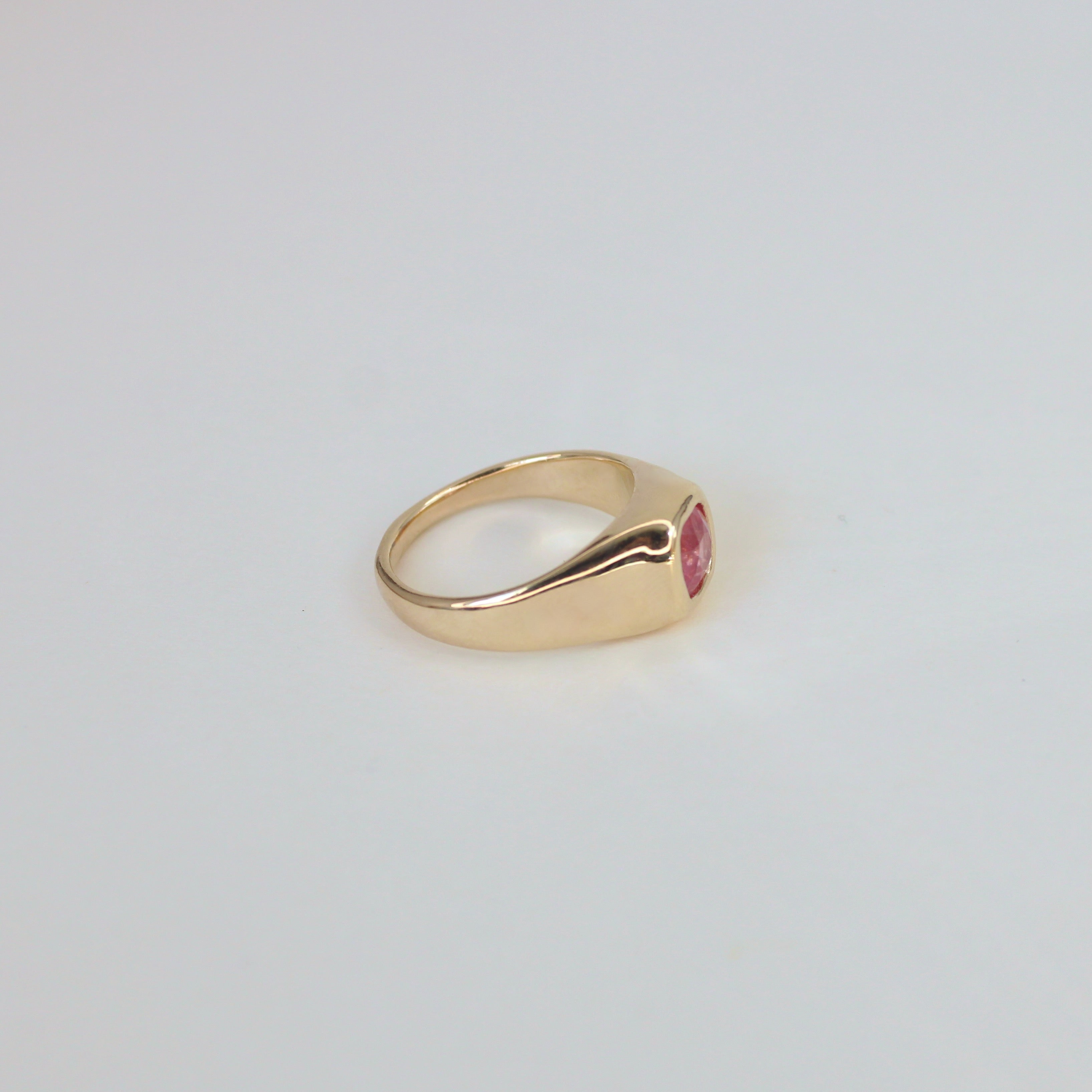 Aurora Sapphire Gold Ring