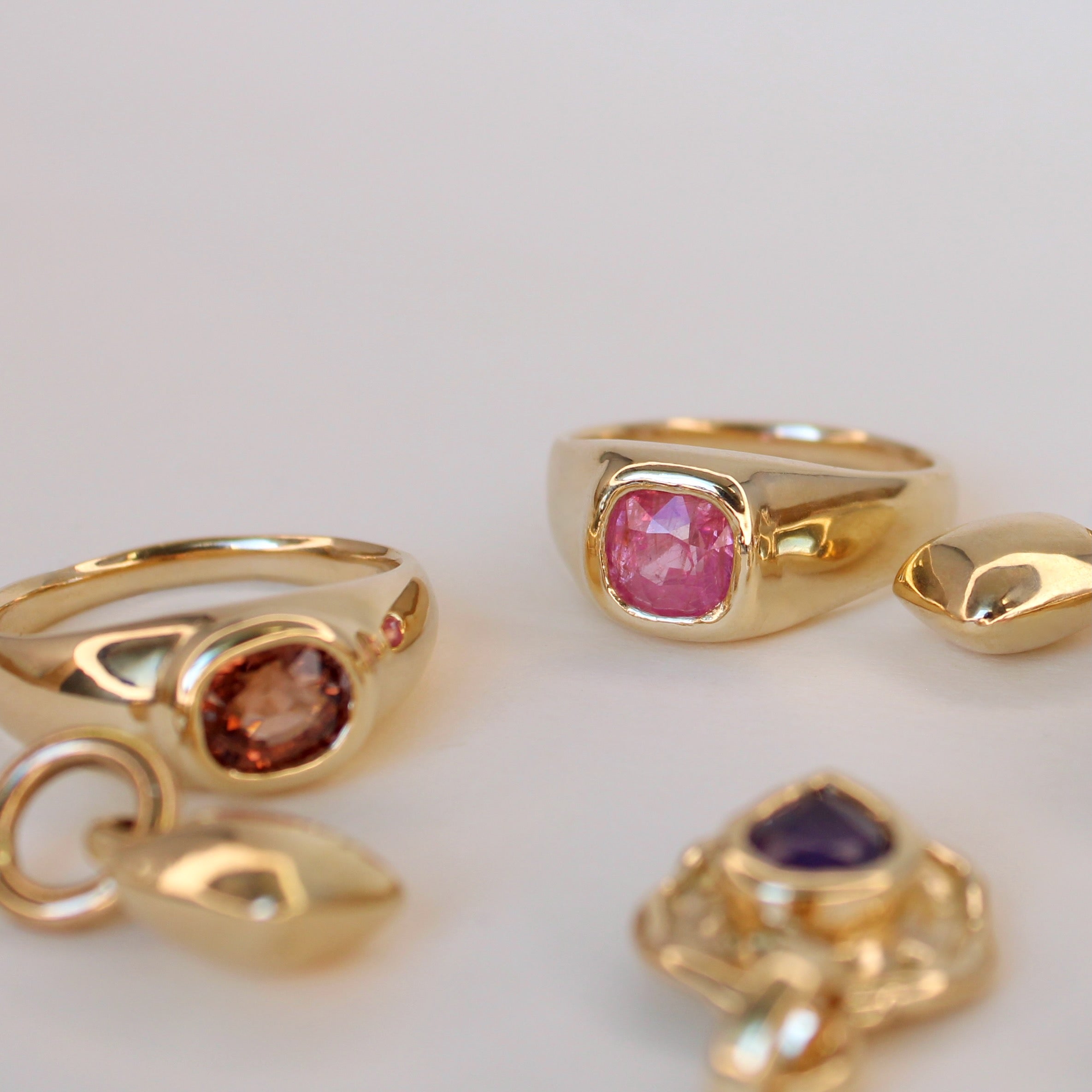 Aurora Sapphire Gold Ring
