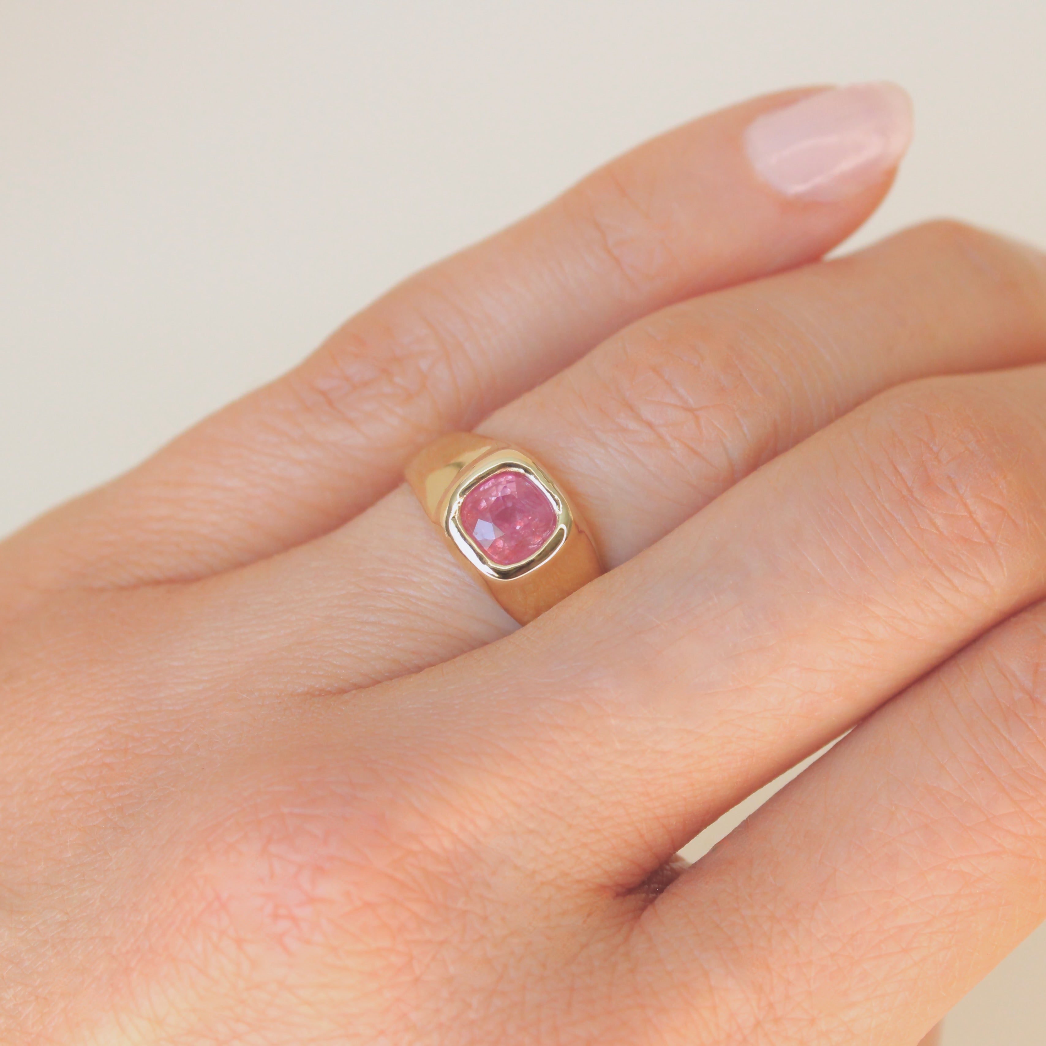 Aurora Sapphire Gold Ring