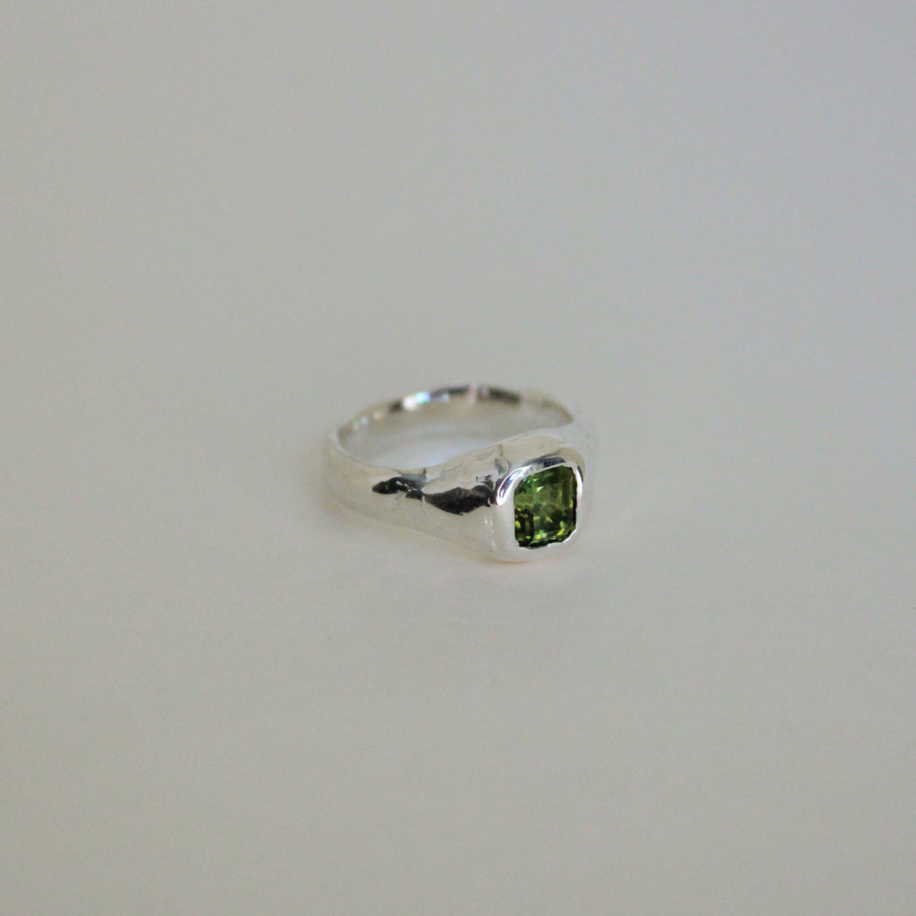 Sarn Ring Green Tourmaline - Vertical