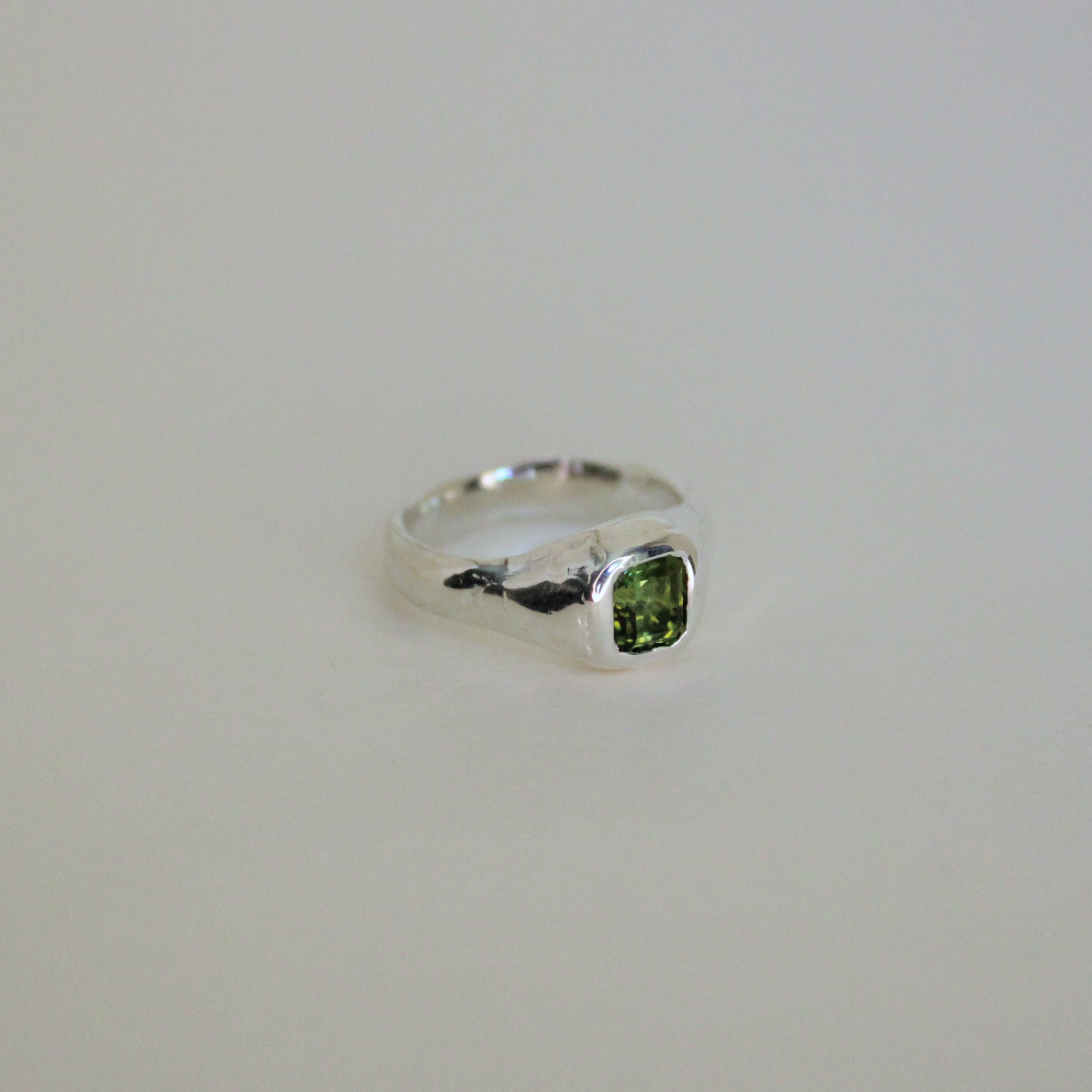 Sarn Ring Green Tourmaline - Vertical