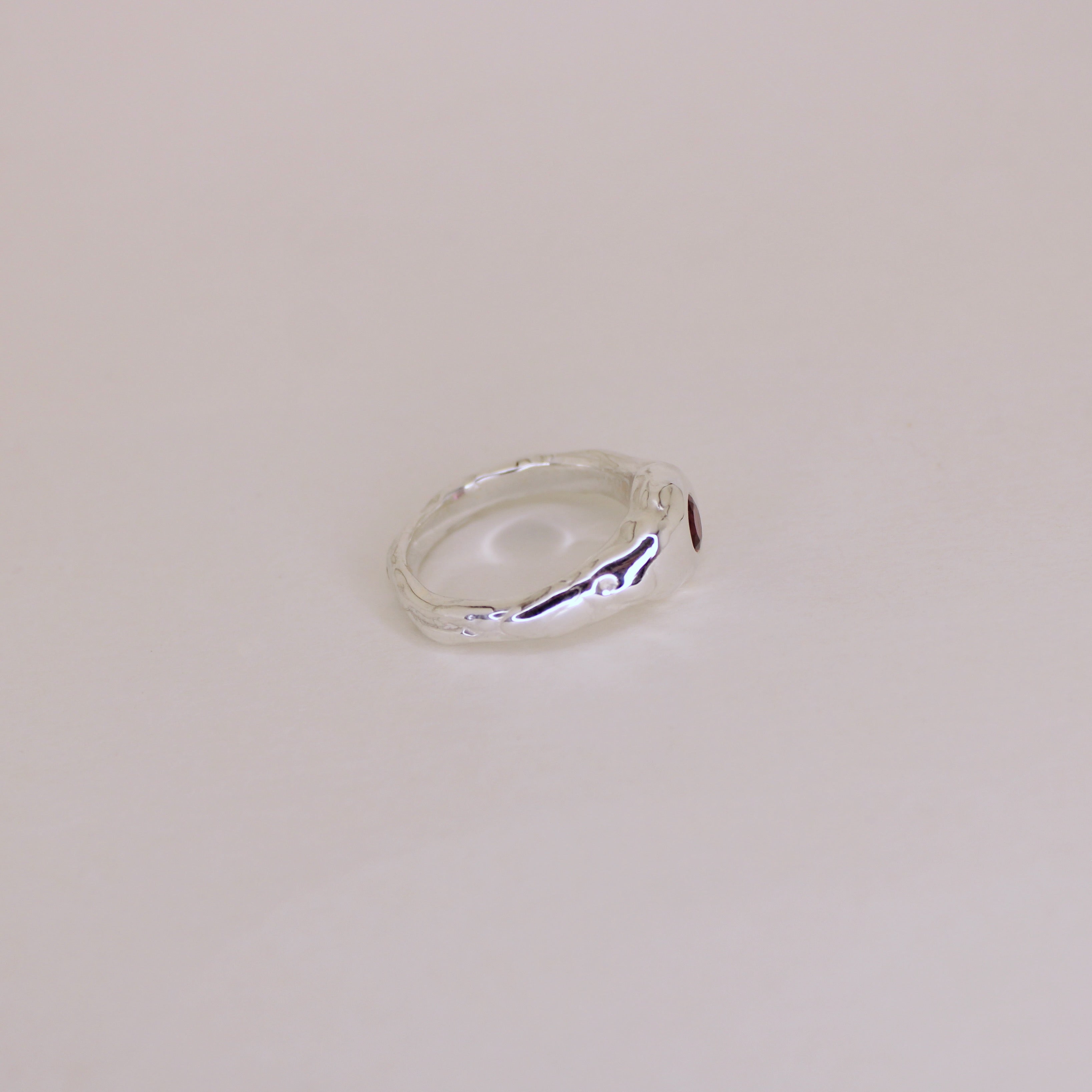 Sarn Ring Garnet